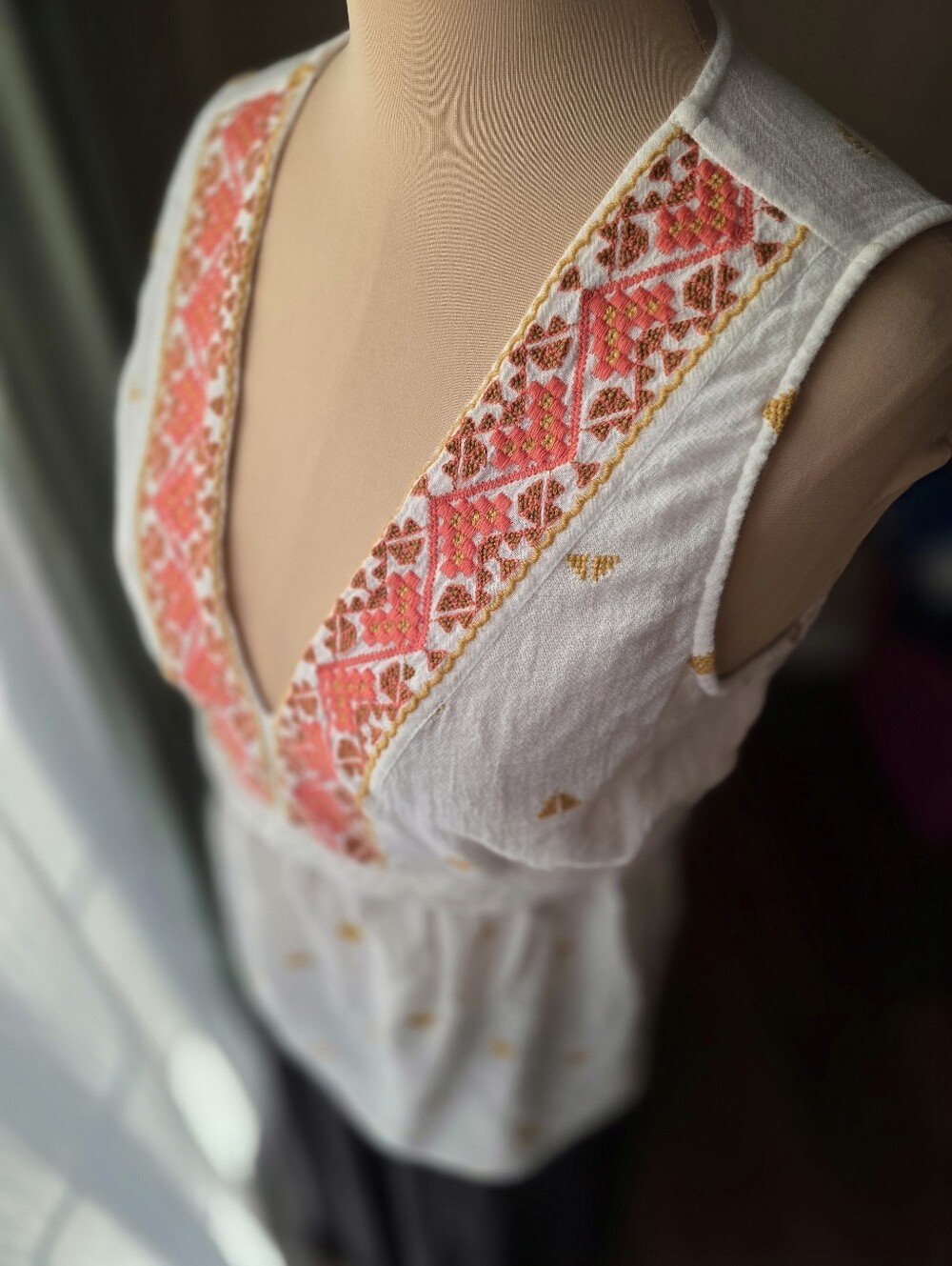 Lucky Brand Embroidered Cotton Peasant Tank Top M Boho White Orange V Neck